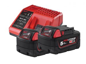 Milwaukee M18 Akkupaketti 2x 5.0 Ah REDLITHIUM-ION akkua ja laturi