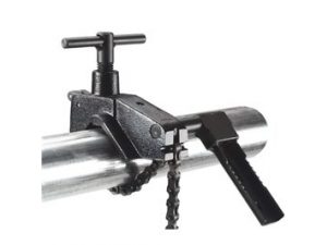 Valurautainen putkenpidin puukkosahalle